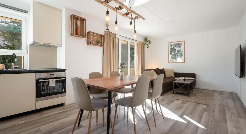 Moderne Wohnung mit Parkplatz - Image 1
