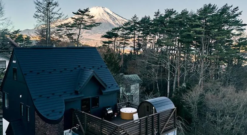 The Bliss Fuji 山中湖 ジャグジー サウナ 天空デッキ BBQ無料 100平米ドッグラン付き貸切ヴィラ - Image 1
