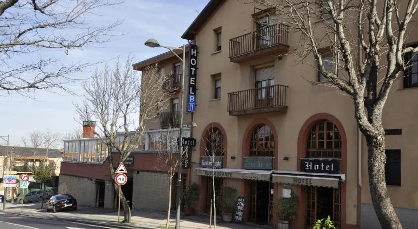Hotel Tres Arcos - Image 1