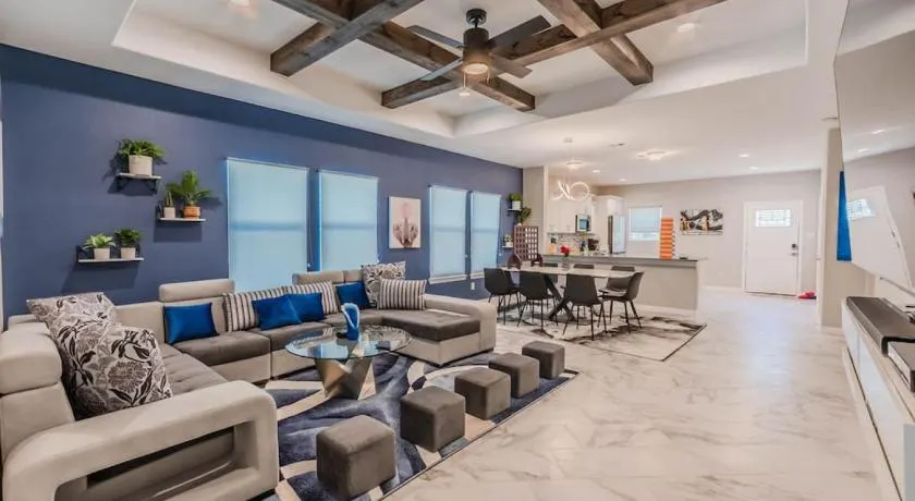 Modern 4 BR Near Downtown, Zoo - Image 1