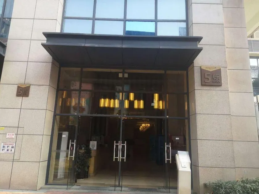 U Service Apartment (Guangzhou Hanxi Changlong Metro Station) - Image 1