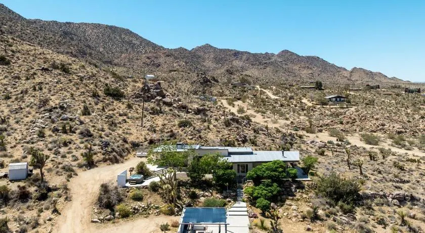 Casa Rocosa I Midcentury Home on 5 Private Acres Near Park - Image 1