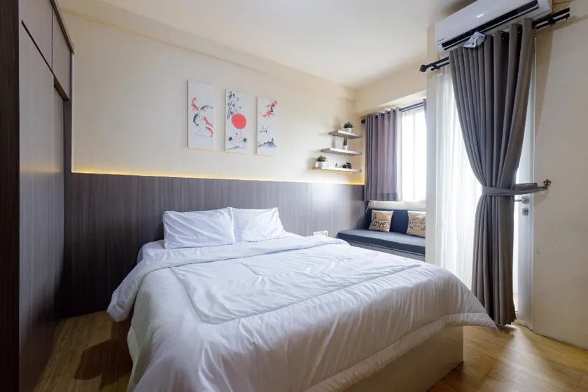 RedLiving Apartemen Riverview Residence - UV Rooms Tower Mahakam with Netflix - Image 1