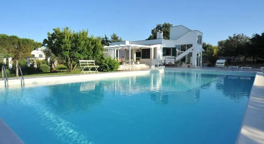 CASA NEL VERDE CON GIARDINO E PISCINA PRIVATA - Image 1