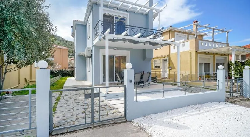 Nik-Ntin Villa Deluxe - Image 1