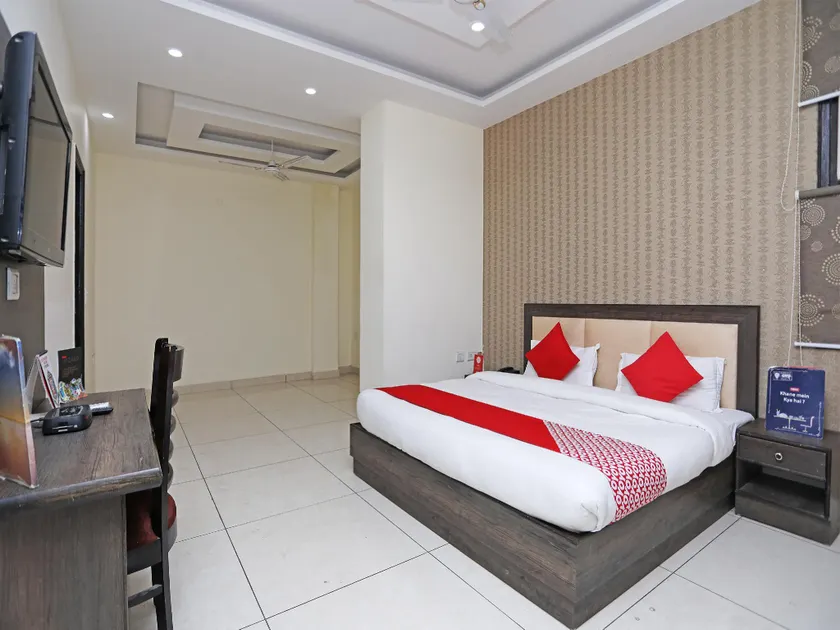 OYO 28017 Hotel Olive - Image 1