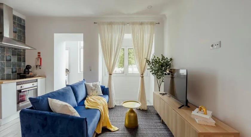 Amadora Flat 4 - Image 1
