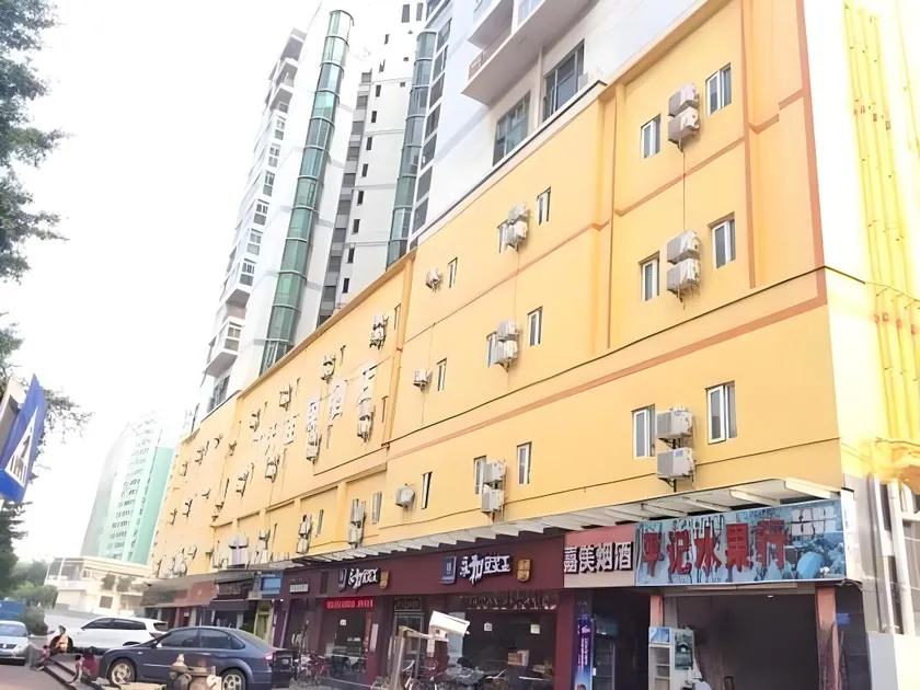 7 Days Inn Shenzhen Xuefu Road Daxindi Metro Station - Image 1