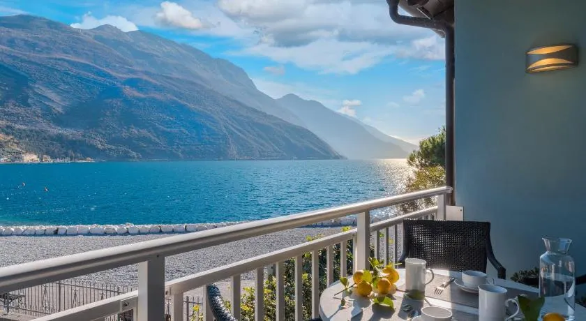 Casa Toblini al Lago on the beach - Image 1