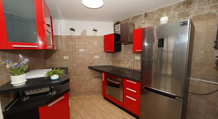 Iron Gates Apartments - Image 1