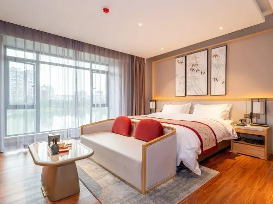 Aile Holiday Hotel - Image 1