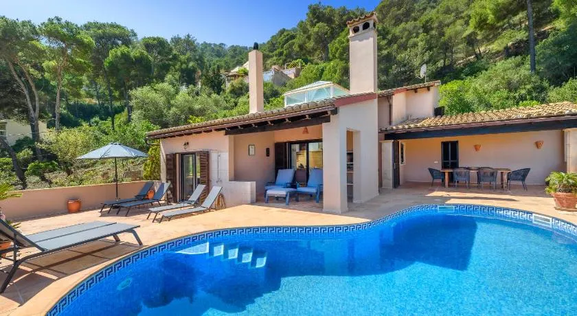 Merveilleuse villa entièrement équipée avec internet haut débit, barbecue et terrasse | Vue montagne | Adaptée au travail à distance - Image 1
