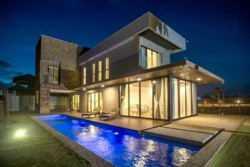 Illa Blue Village - Image 1