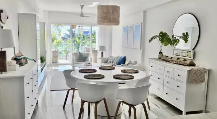 Seawinds Beachfront -Top Floor Less Mosquitos -Full Security - Image 1