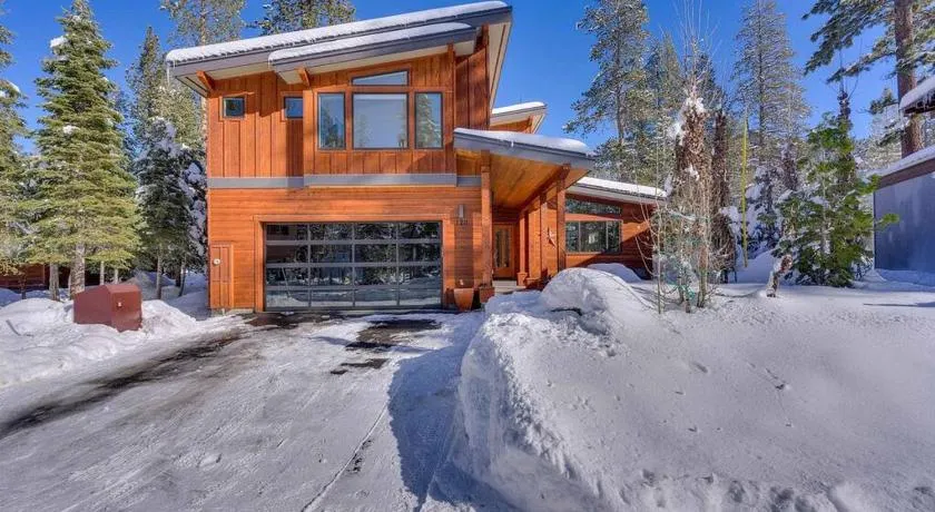 Palisades Tahoe Mountain Oasis - Image 1