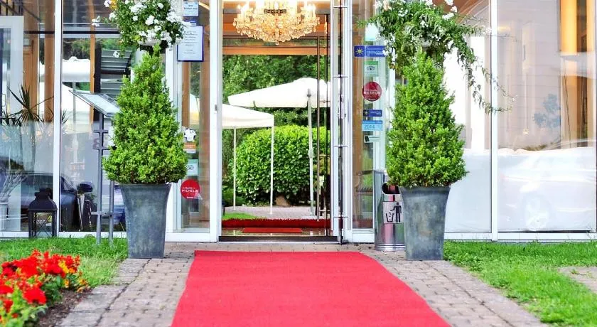 Hotel Restaurant Sengscheider Hof - Image 1