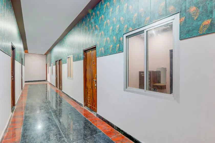 Hotel O CM Paradise - Image 1