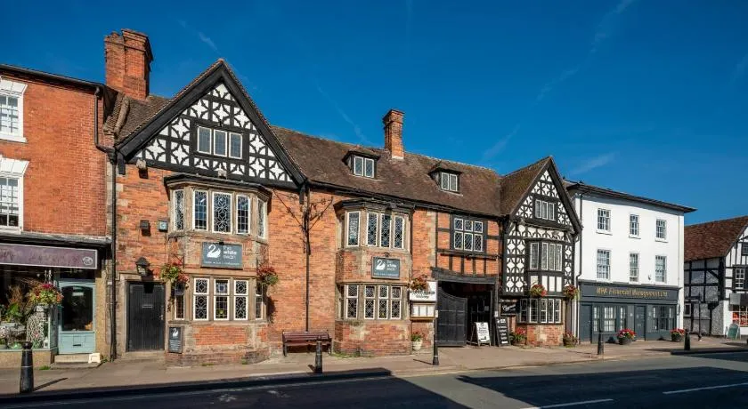 The White Swan Hotel Bar & Restaurant - Image 1
