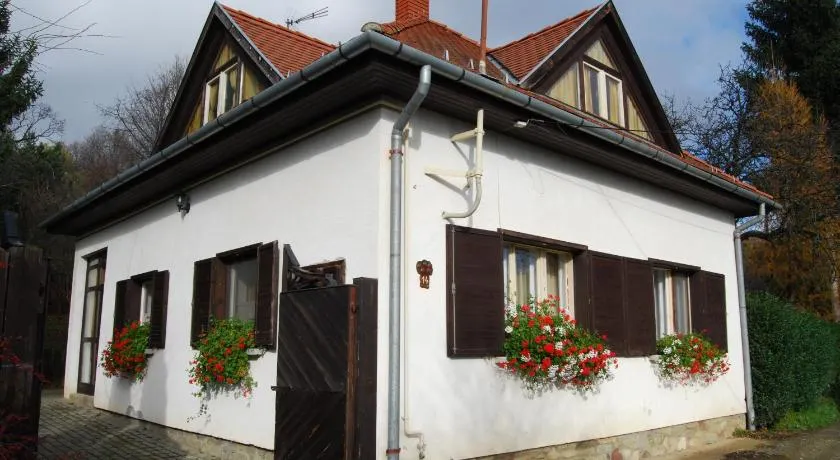 Boróka Apartmanházak - Fagyöngy House - Image 1