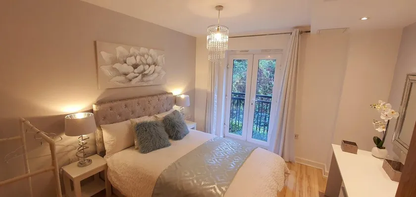 The Leopards Pad, luxury 2 bed 2 bath apartment - Image 1