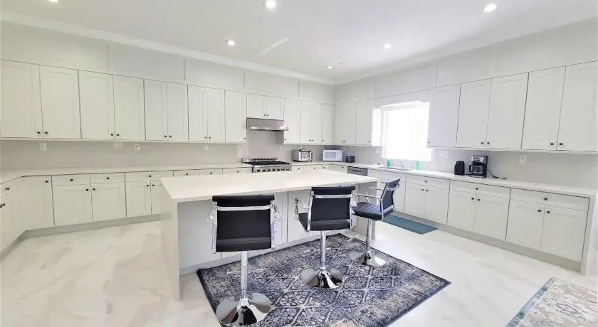 Huge Family Home Near Disneyland & SoCal Beaches - Image 1
