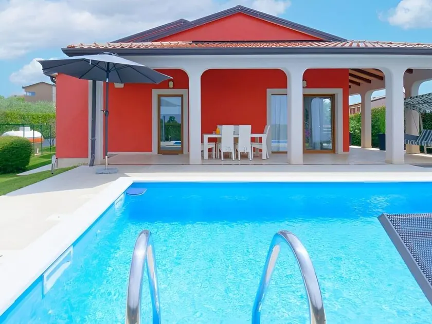 Holiday home in Umag with swimming pool - Image 1