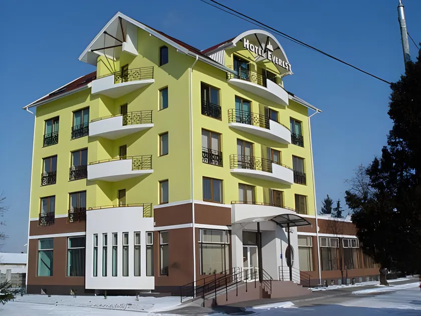 Hotel Everest - Image 1