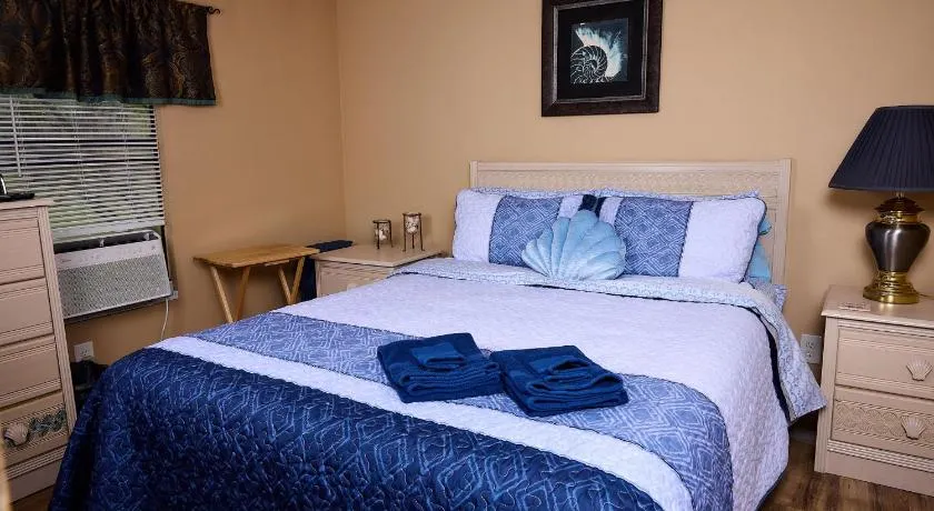 Pleasant Days Lodging Scallop room - Image 1