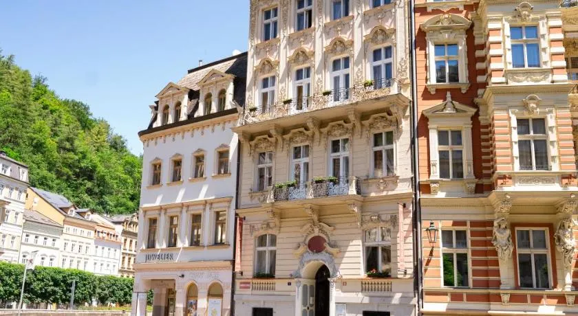Alisa Hotel - Image 1