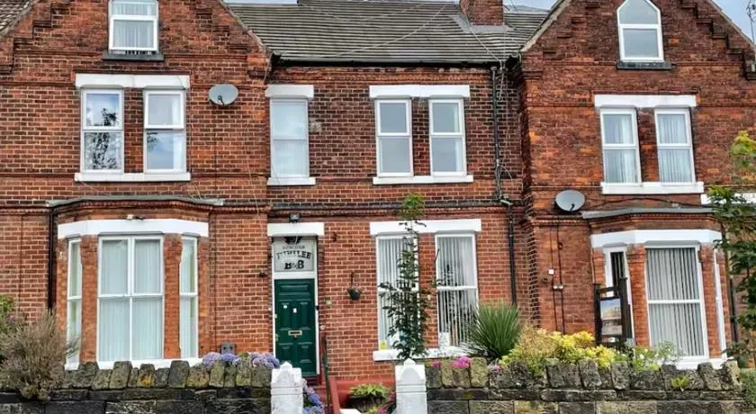 Runcorn Jubilee Guest House - Image 1