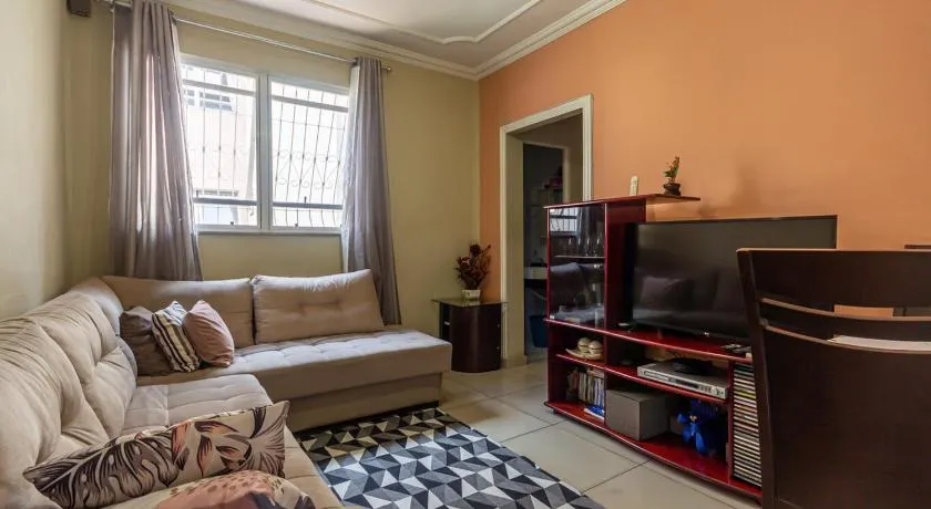 Apto com ótima localização, Wi-Fi e garagem - Image 1