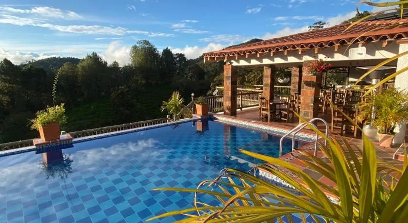 Hotel Estaciones - Image 1