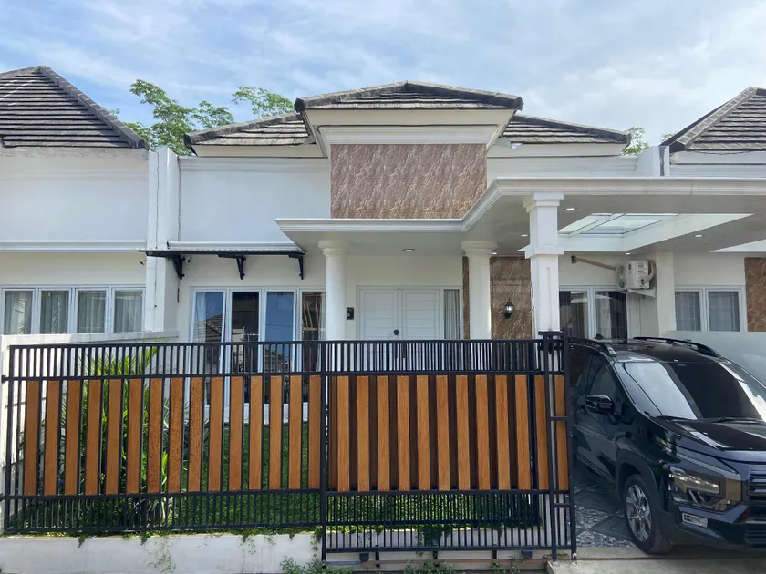 Lulu's Guest House - Image 1