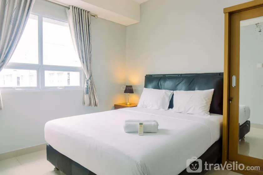 Fancy and Nice 1BR at Paramount Skyline Apartment By Travelio - Image 1