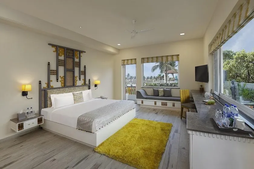 Palm Beach Hotel & Resort - Image 1