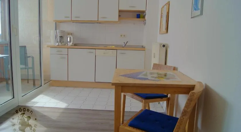 Ferienwohnung 19 im Strandhaus Lobbe - Image 1