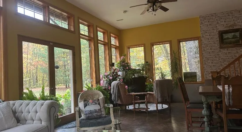 Bed and breakfast suite at the Wooded Retreat - Image 1
