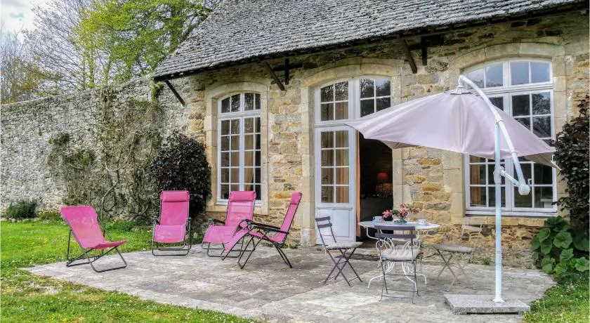 3 Bedroom Stunning Home In Gonneville-Le-Theil - Image 1