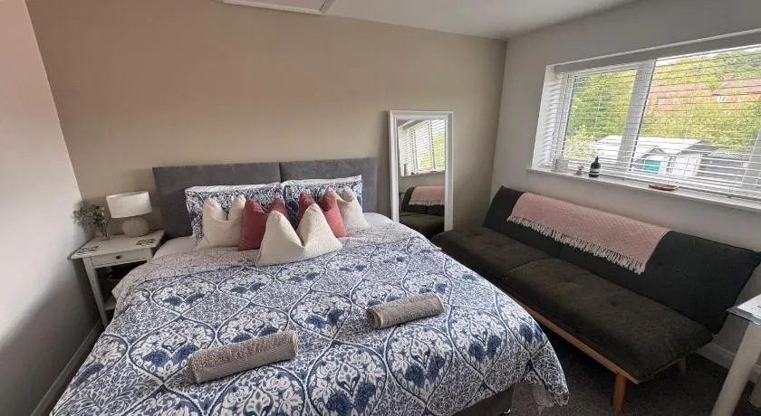 Abbey’s Inn - Image 1