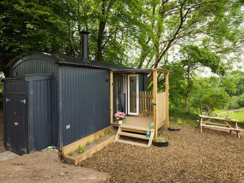 Valley View Retreat Shepherds Hut - Image 1