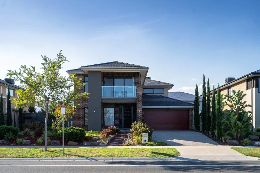 Lux Clyde North Super Spacious Retreat - Image 1