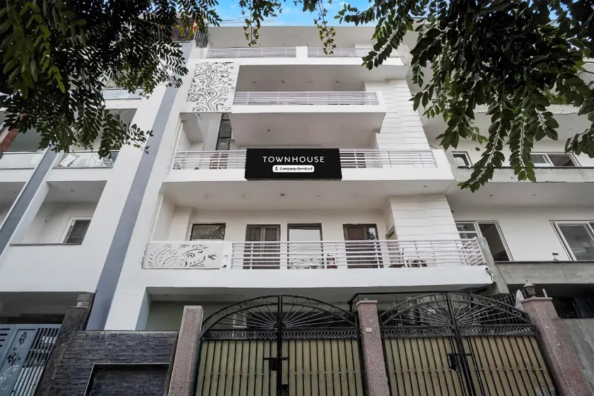 Super Townhouse Sector 46 Huda Market - Image 1