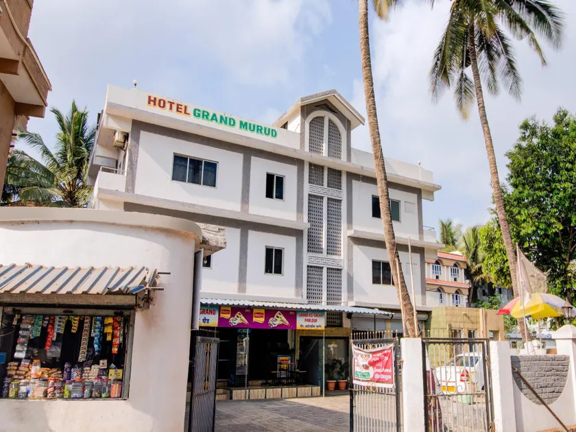 OYO 37339 Hotel Grand Murud - Image 1