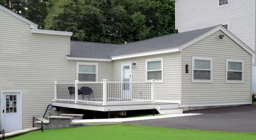 LakeAccess 4 Bed 3 Full Bath HOT TUB - Image 1