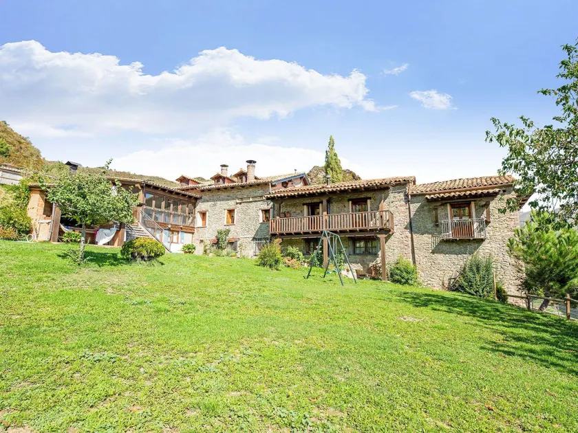 Central Apartment in Ardanué with Terrace - Image 1