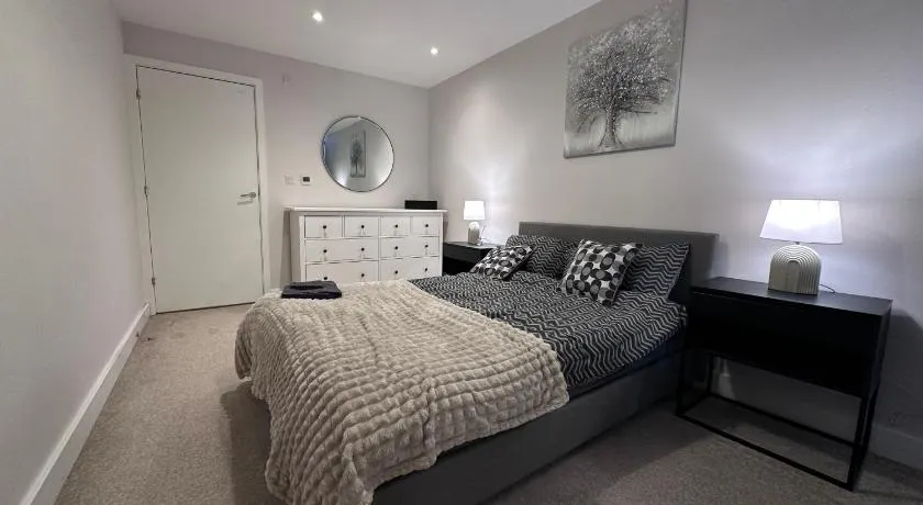Cosy Flat in Stevenage Town Centre - Image 1