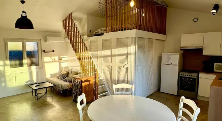 Grand studio avec terrasse - Image 1