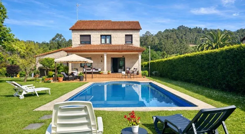 Holibai, Feiticeira, Vacaciones familiares, Casa de Ensueño en Galicia - Image 1