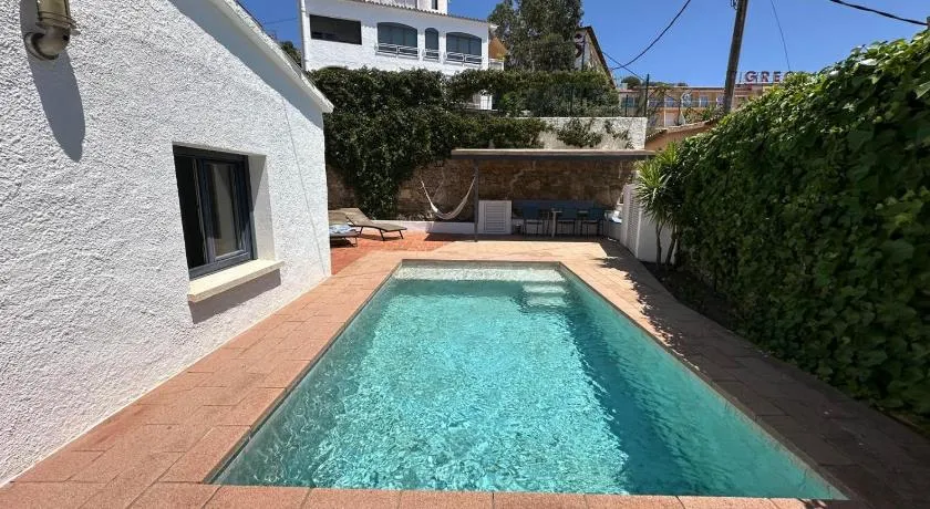 Preciosa Casa en Roses con Vistas al Pueblo y al mar AV-33 - Image 1