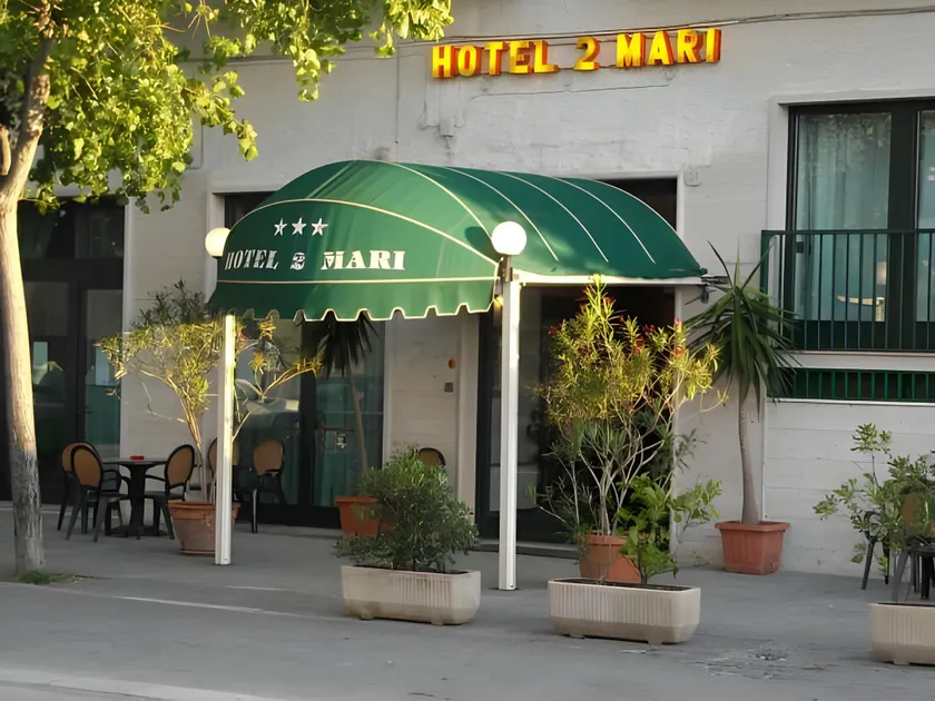 Hotel 2 Mari - Vieste - Image 1